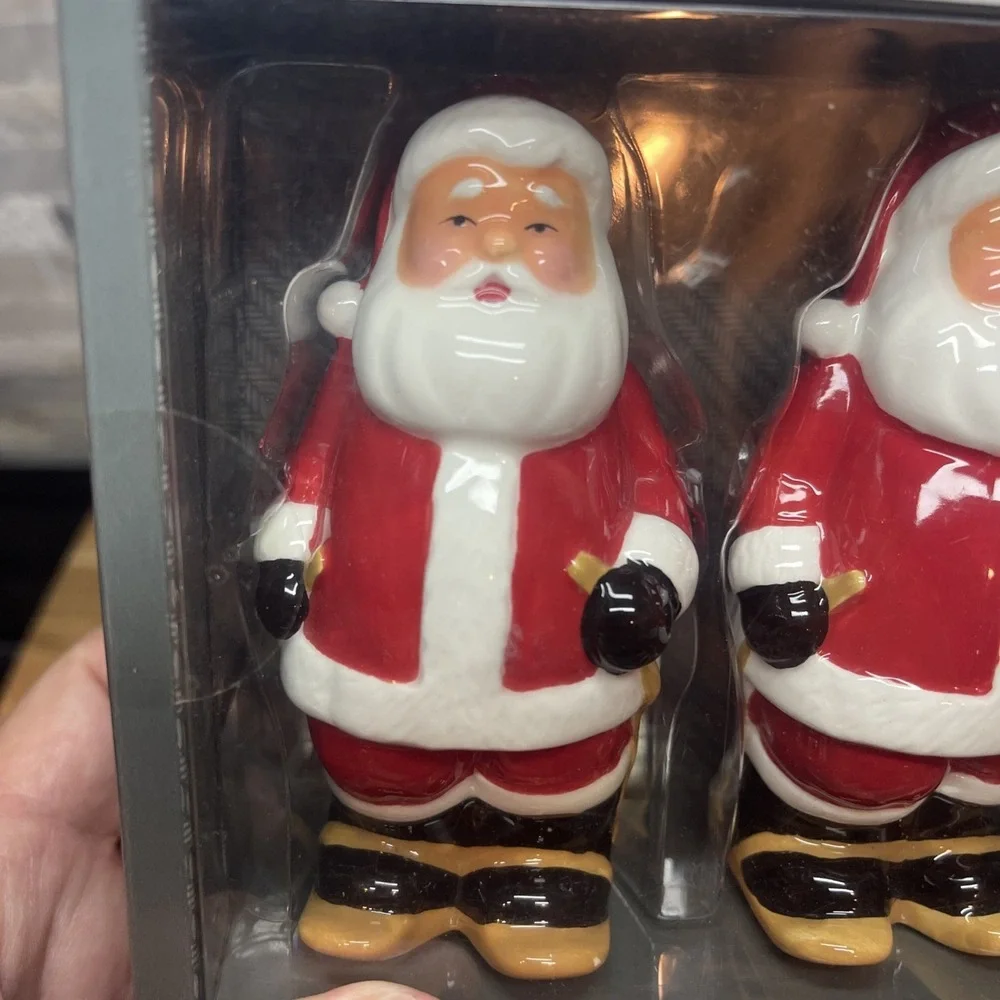 NEW Santa Claus Christmas Salt & Pepper Shaker Set Threshold Earthenware NIB‎